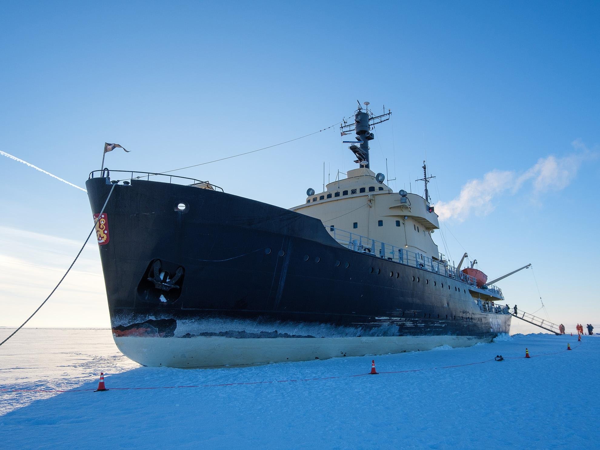 Icebreaker Sampo Arctic Cruise with Ice Floating from Rovaniemi