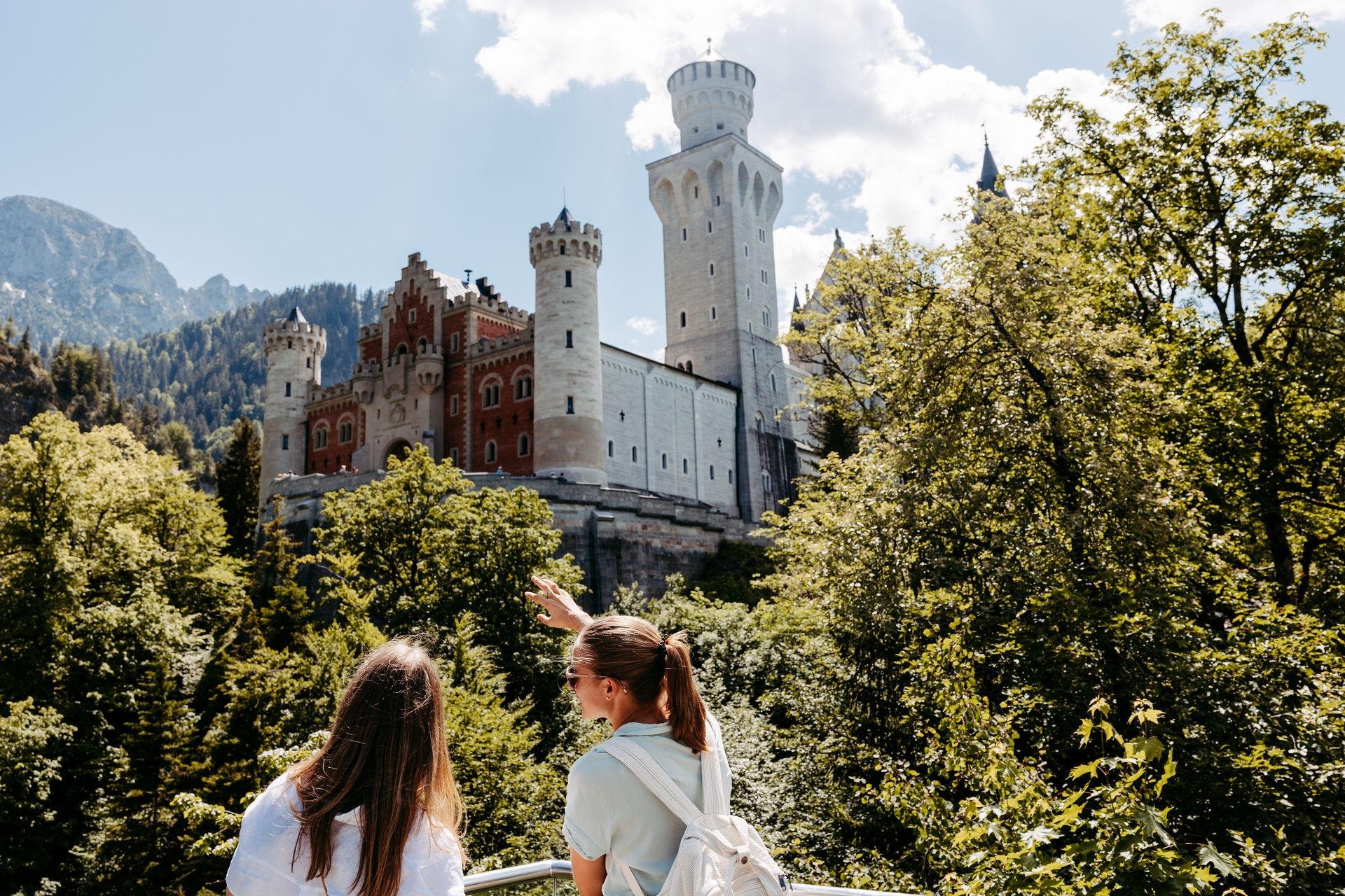 Neuschwanstein Castle tour and Bavarian Alps scenery — image 3
