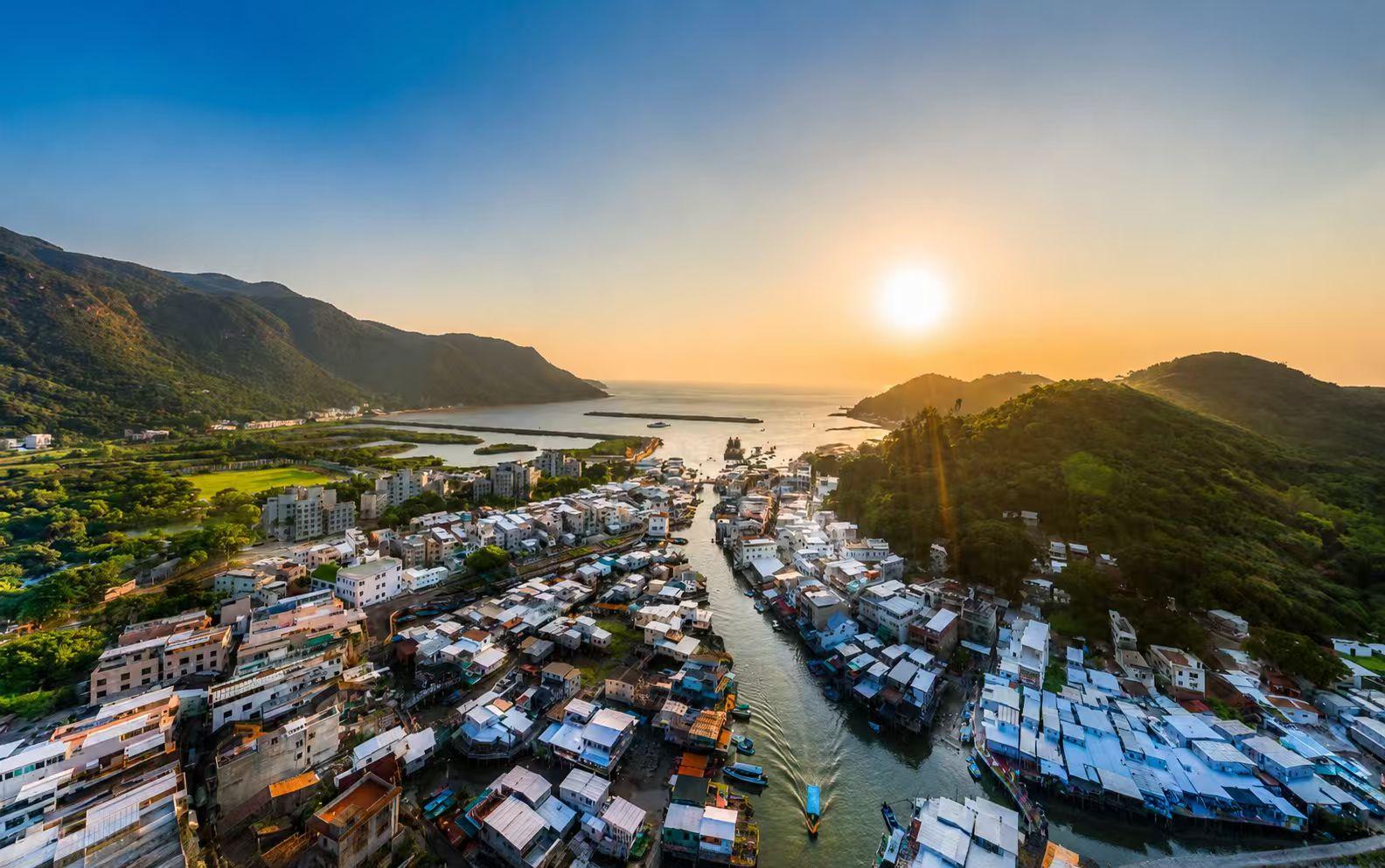 Tai O Waterways & Dolphin Watching Boat Excursion