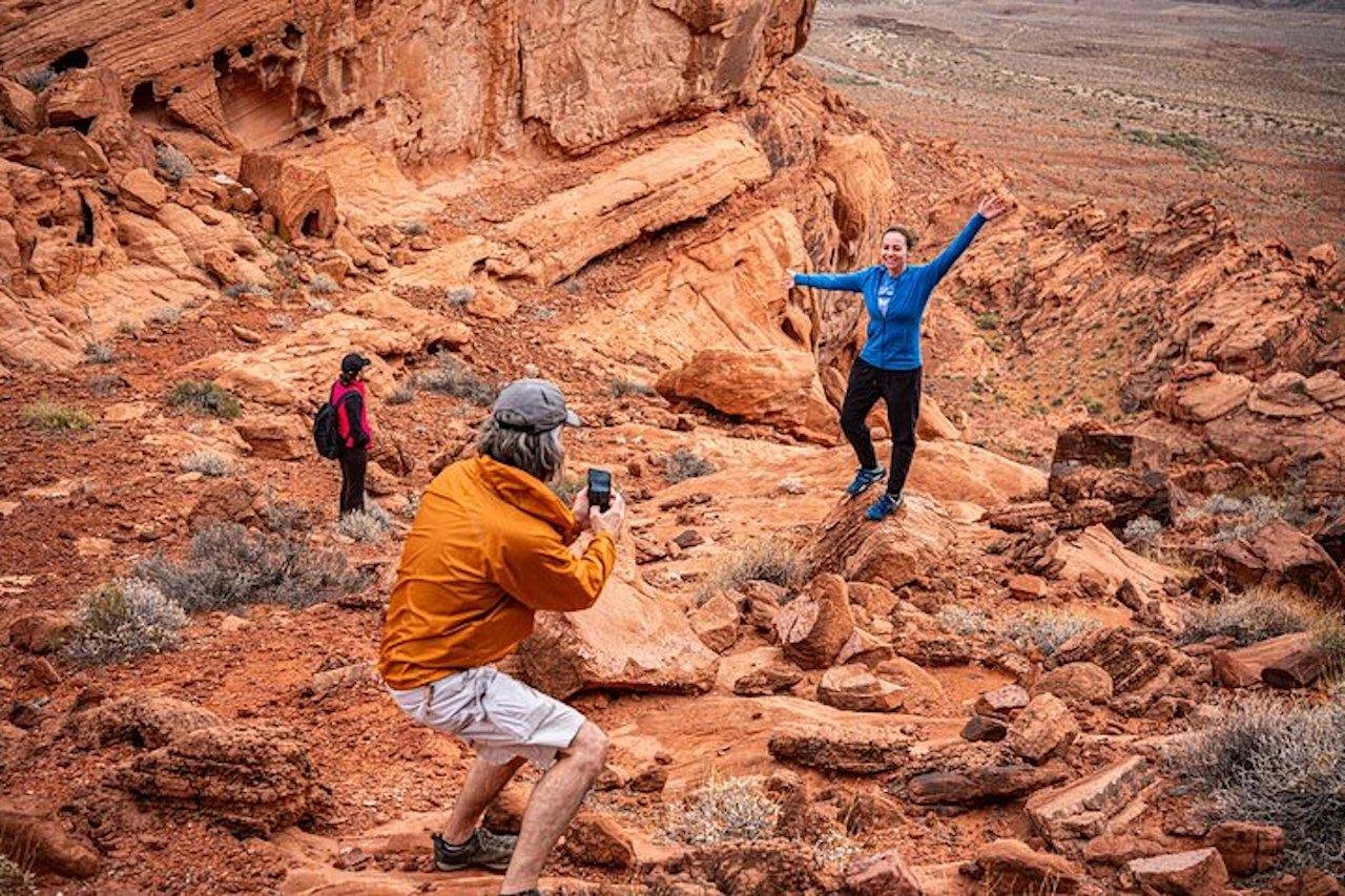 Red Rock Canyon Guided Hike from Las Vegas with Hotel Pickup