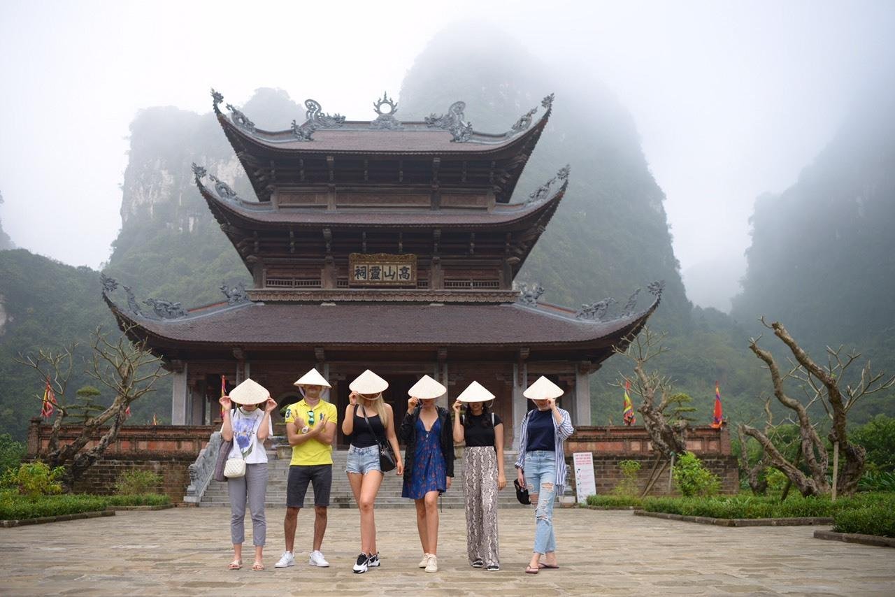 Hoa Lu, Mua Cave & Tam Coc or Trang An Day Tour from Hanoi