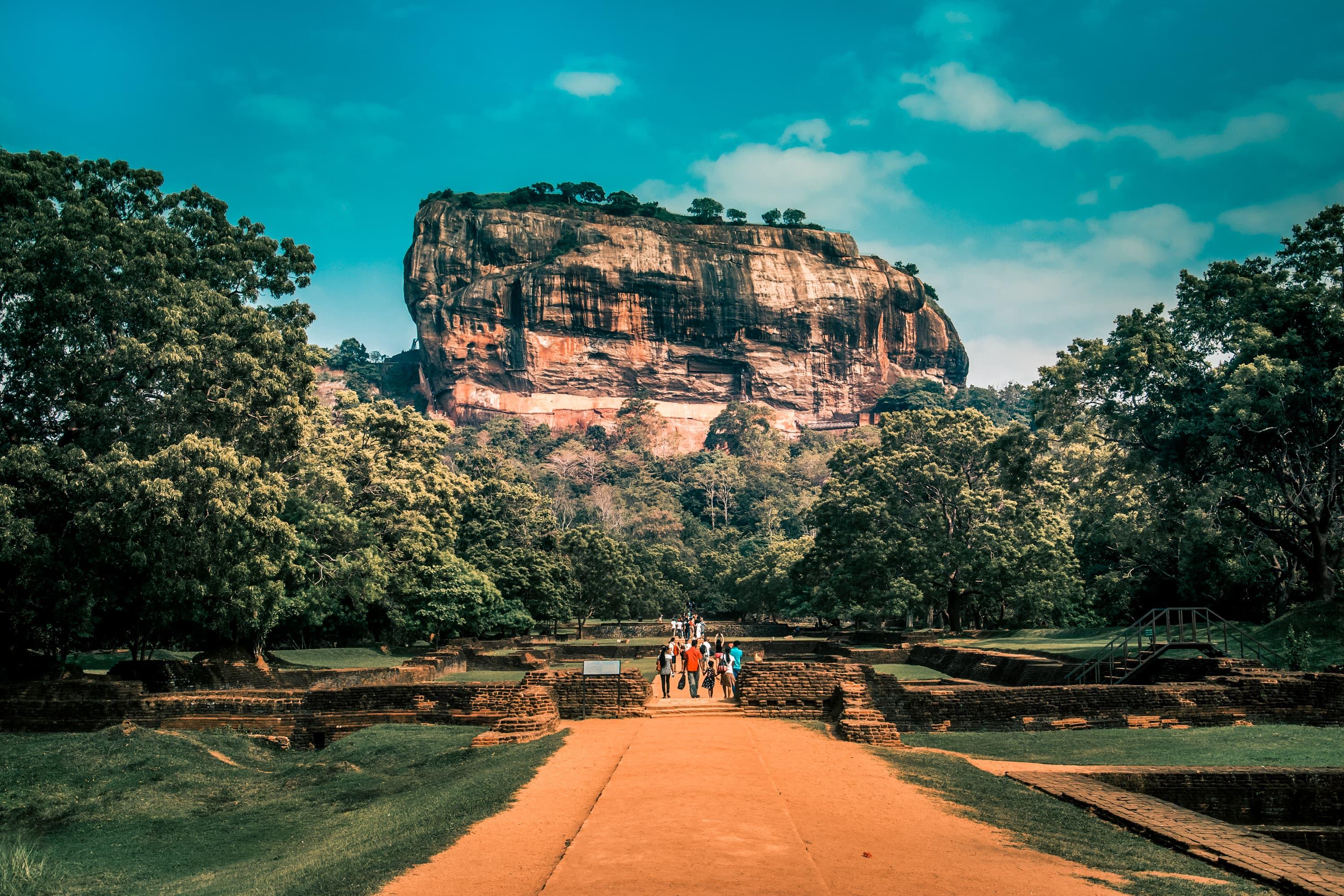 3-Day Sri Lanka Highlights: Sigiriya, Kandy & Ella Train Journey