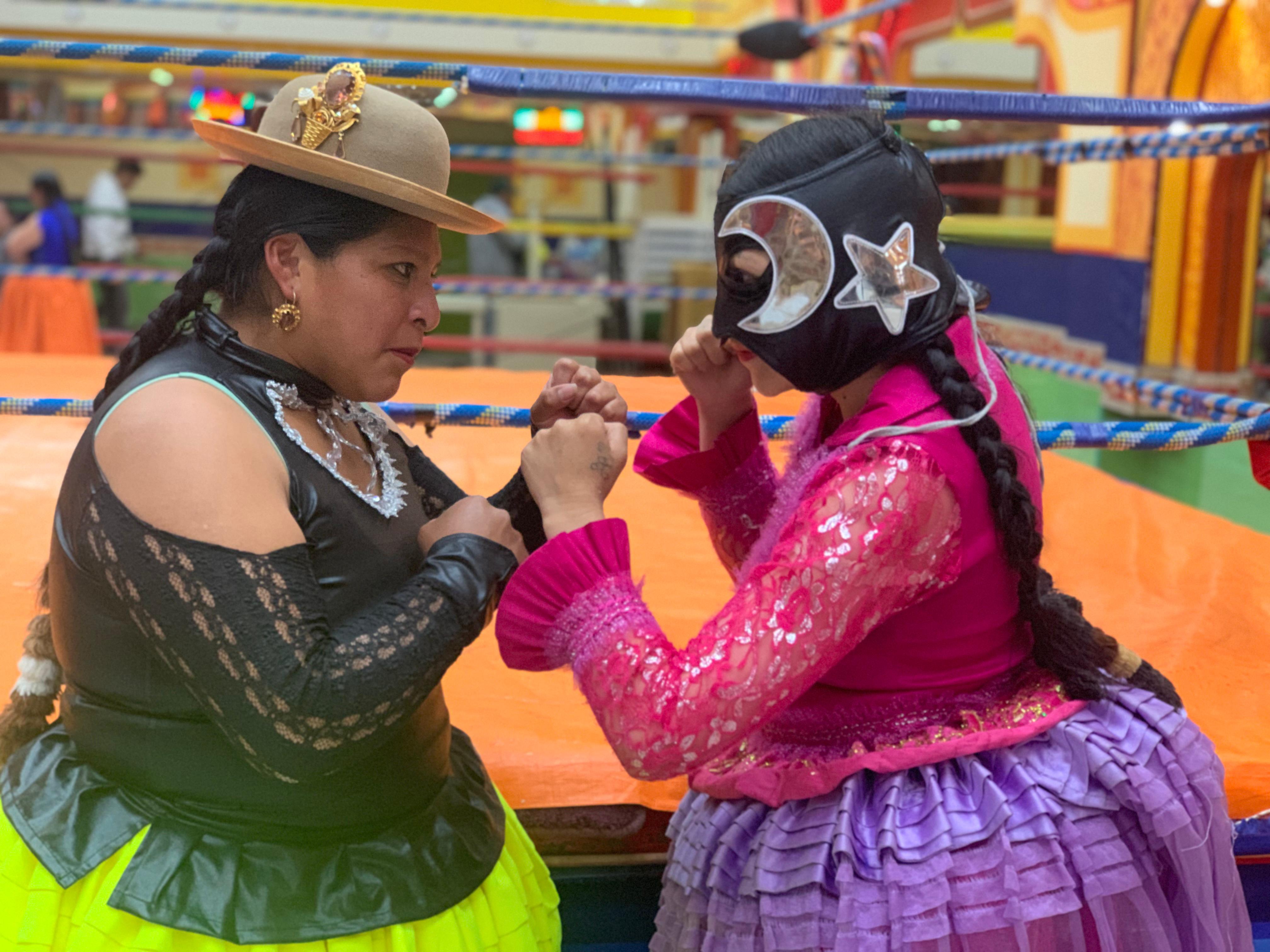 Cholitas Wrestling Official Show with Transport & Digital Guide