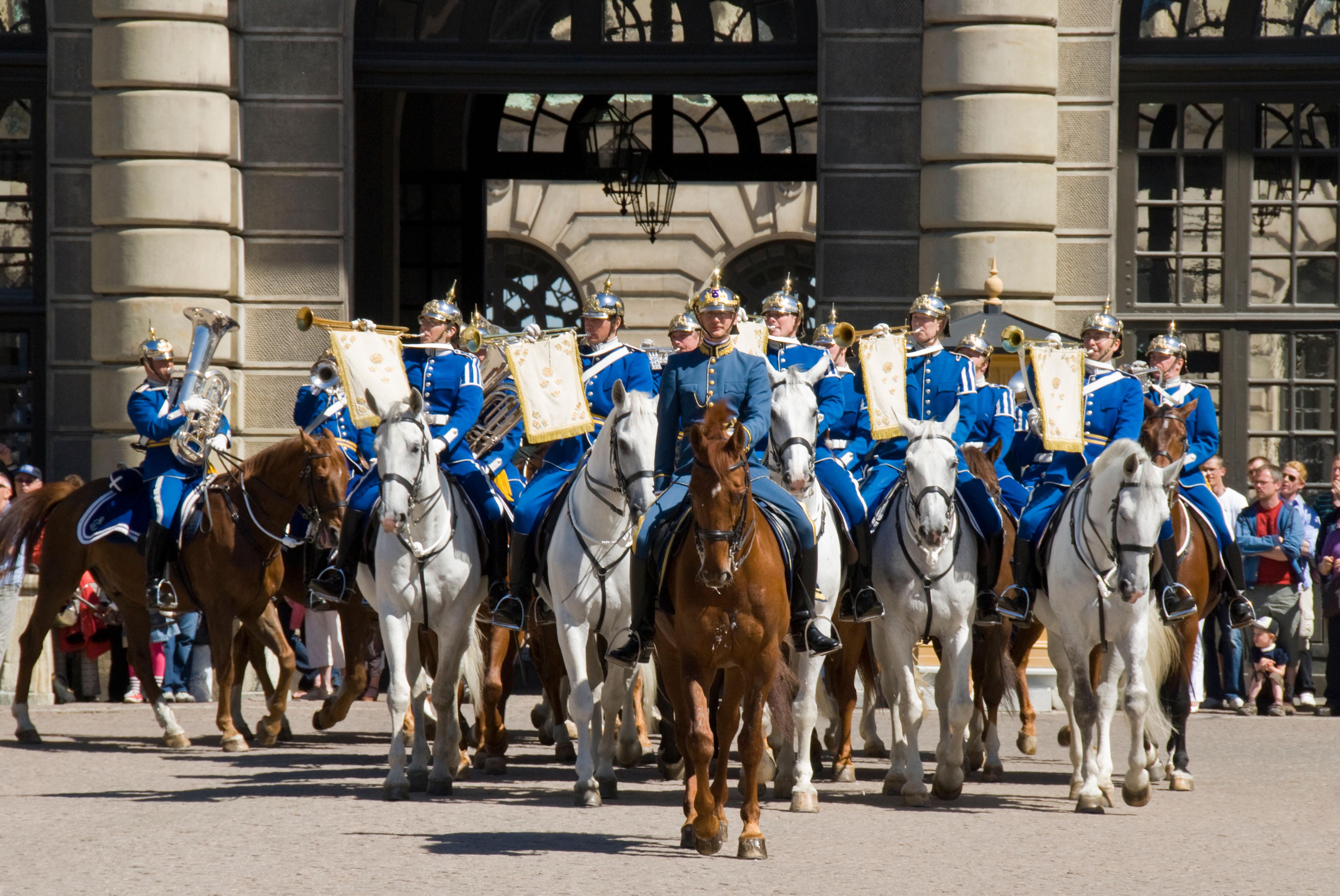 Gamla Stan Walking Tour with Guard Ceremony