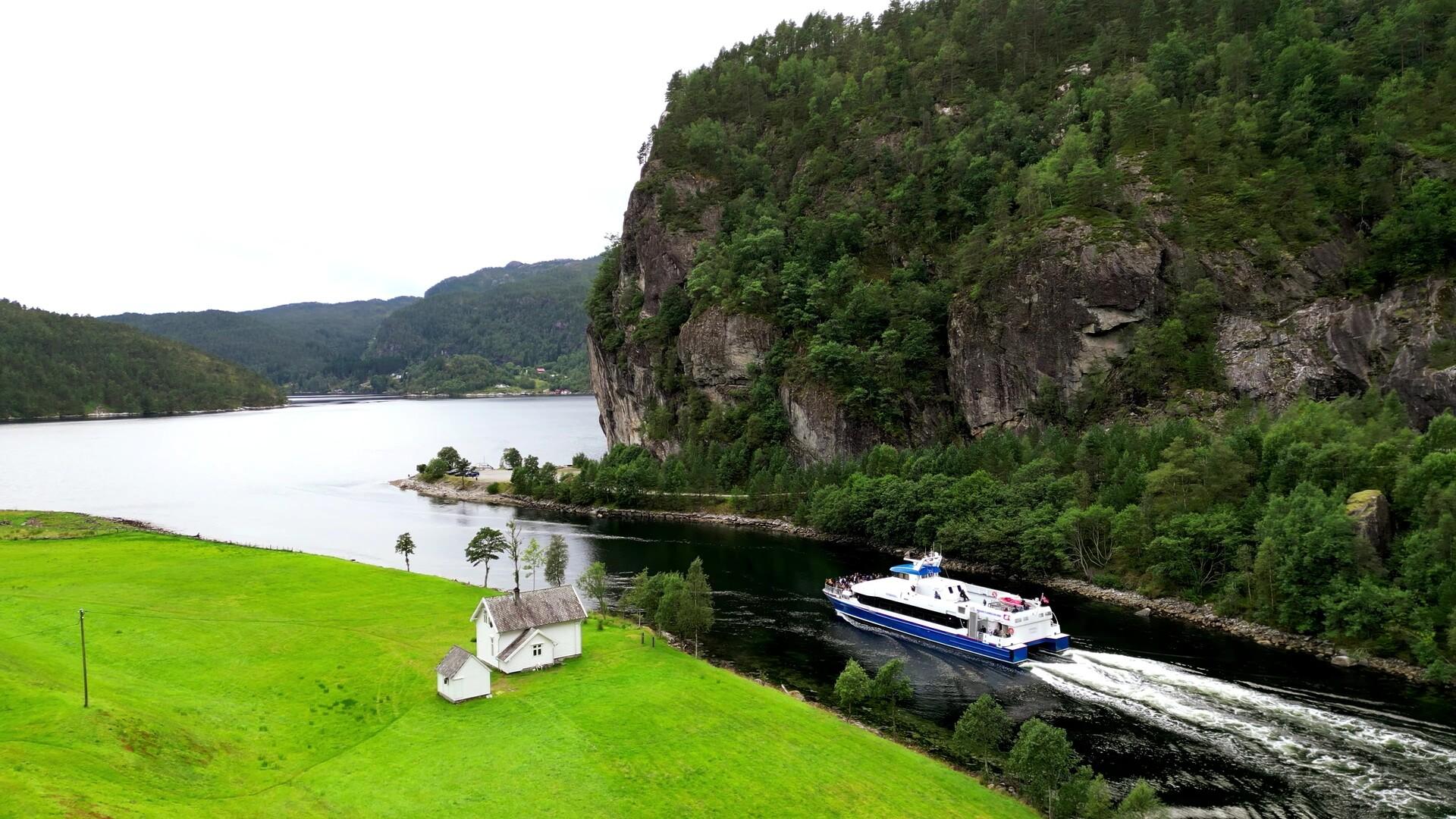 Mostraumen fjord cruise from Bergen — Osterfjord and the Mostraumen strait — image 3