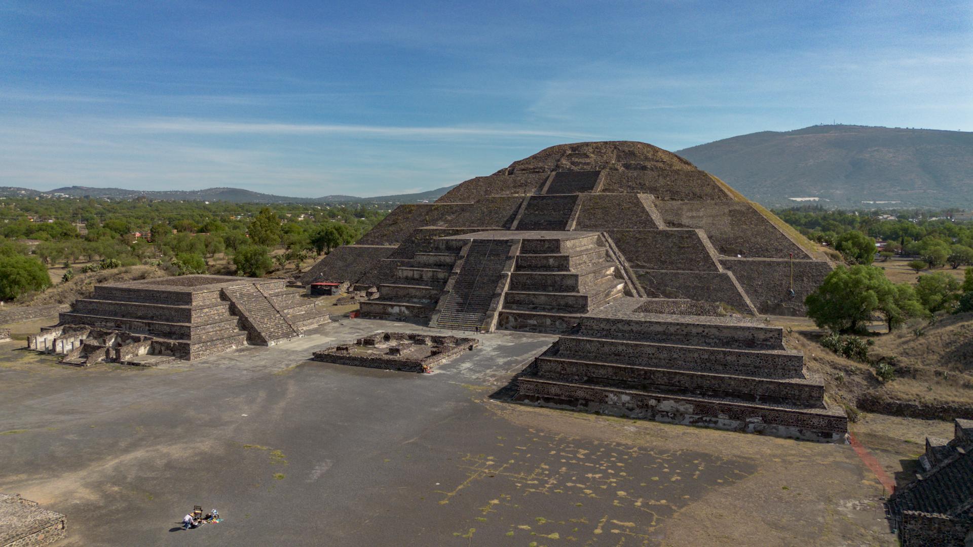 Teotihuacan, Tlatelolco & Guadalupe Shrine Full-Day Tour