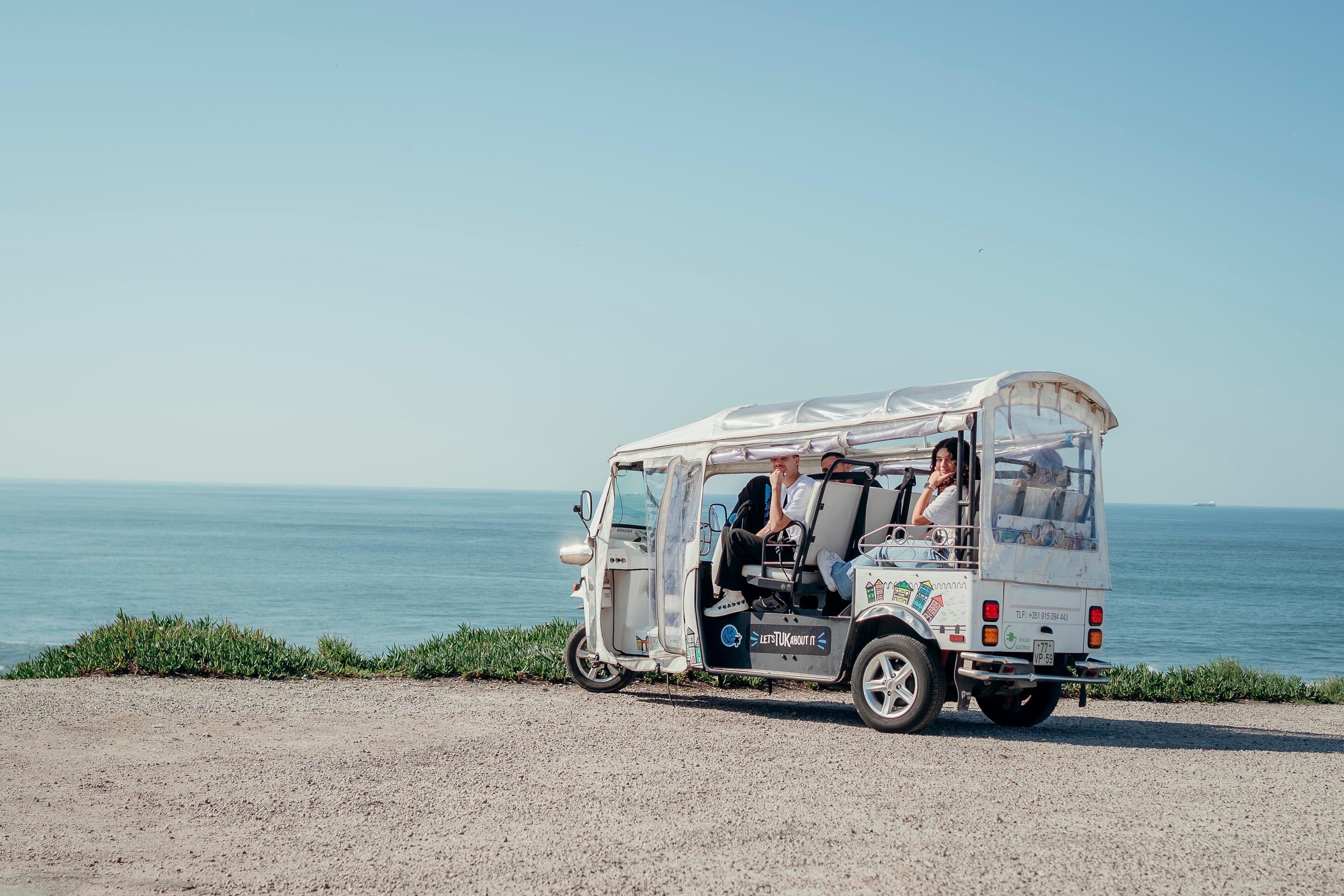 Porto Private Tuk-Tuk Tour with Clérigos and Riverside Views