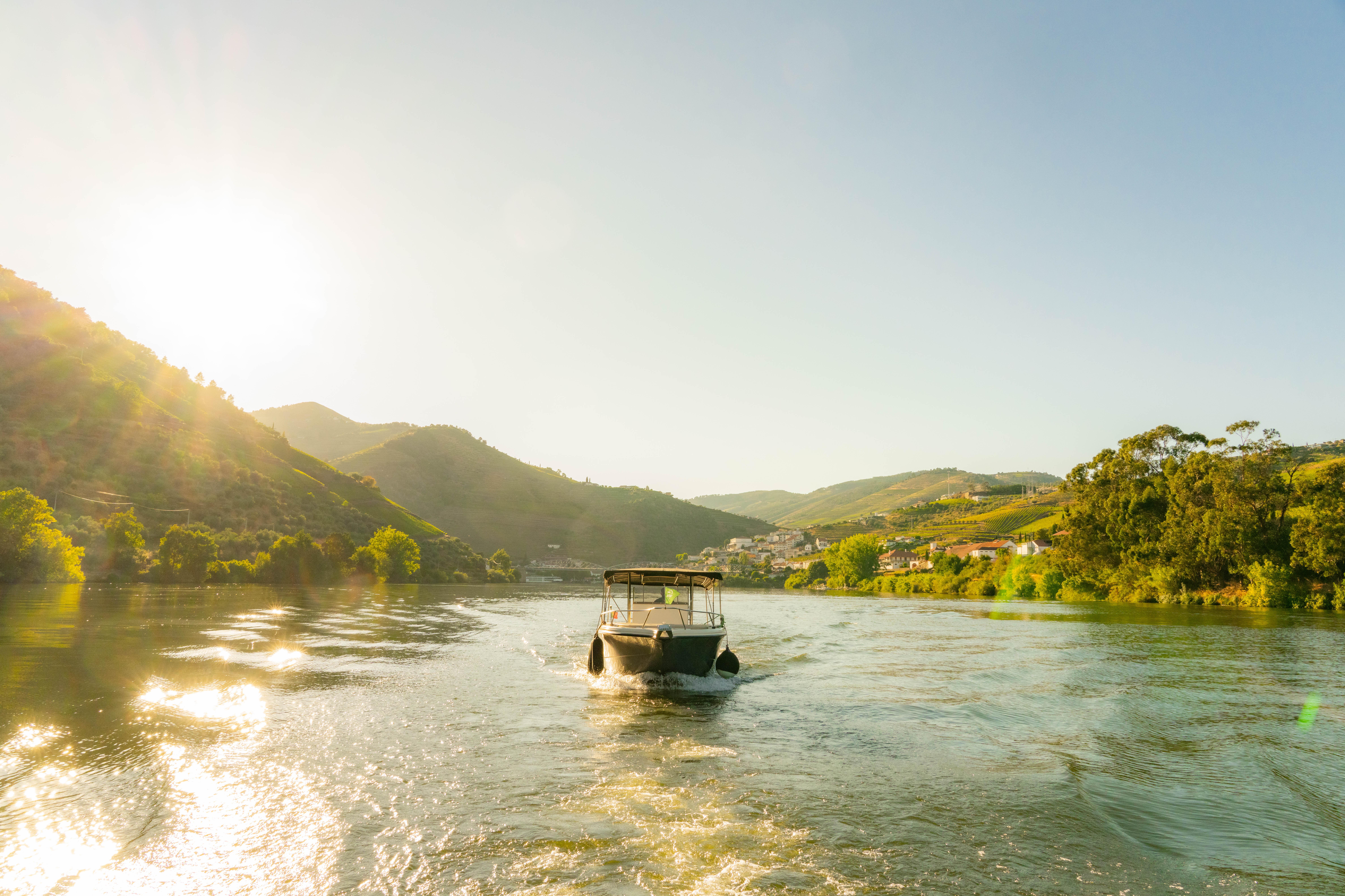 Pinhão Sunset Cruise with Sparkling Wine – Douro Valley