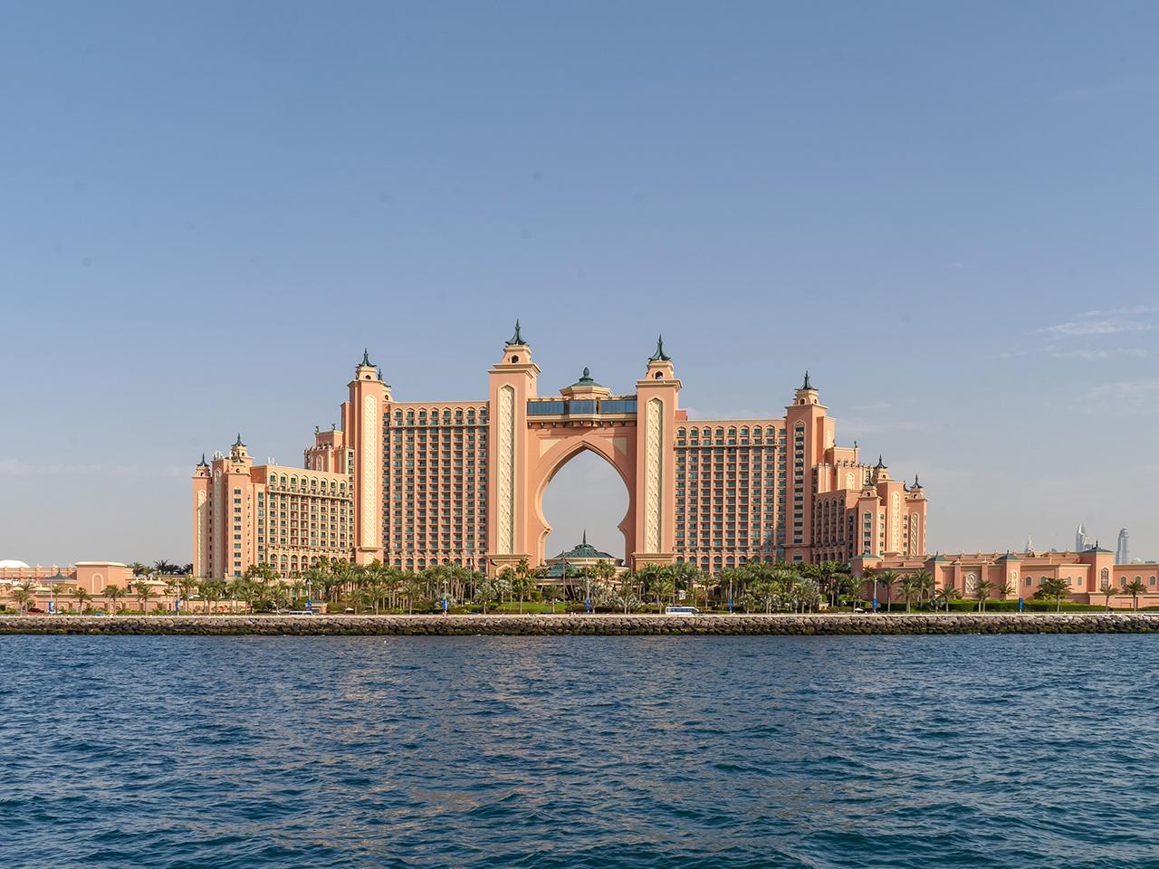 Dubai: Palm Tower Observation Deck & Afternoon Yacht Cruise