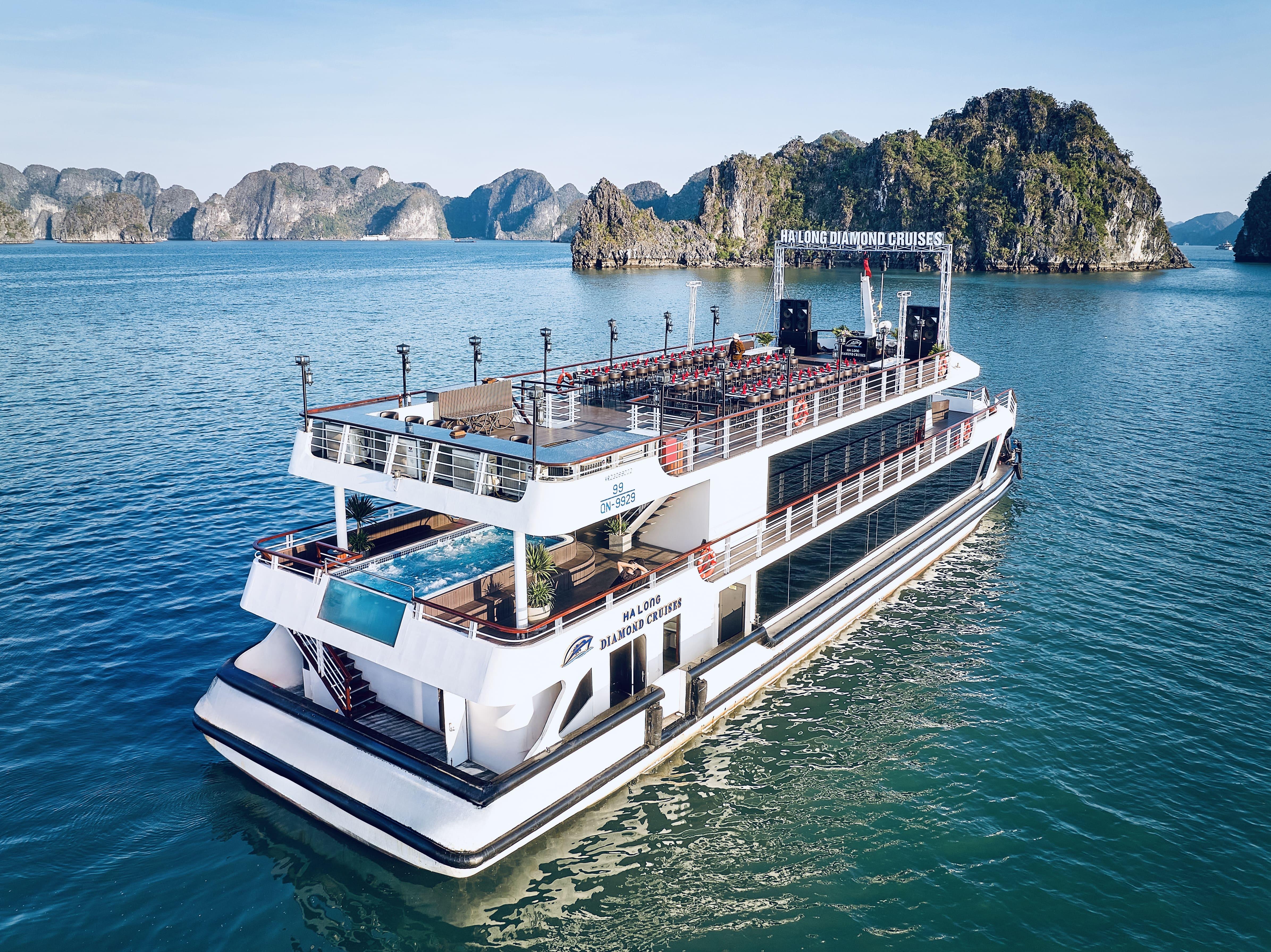 Ha Long Bay Full-Day Luxury Cruise from Hanoi