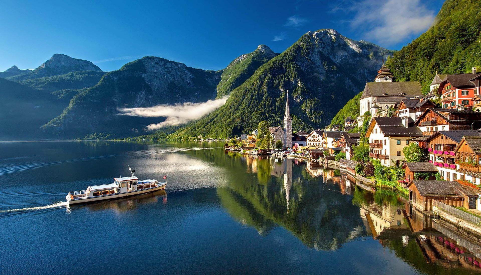 Vienna to Hallstatt & Ort Castle Premium Day Tour