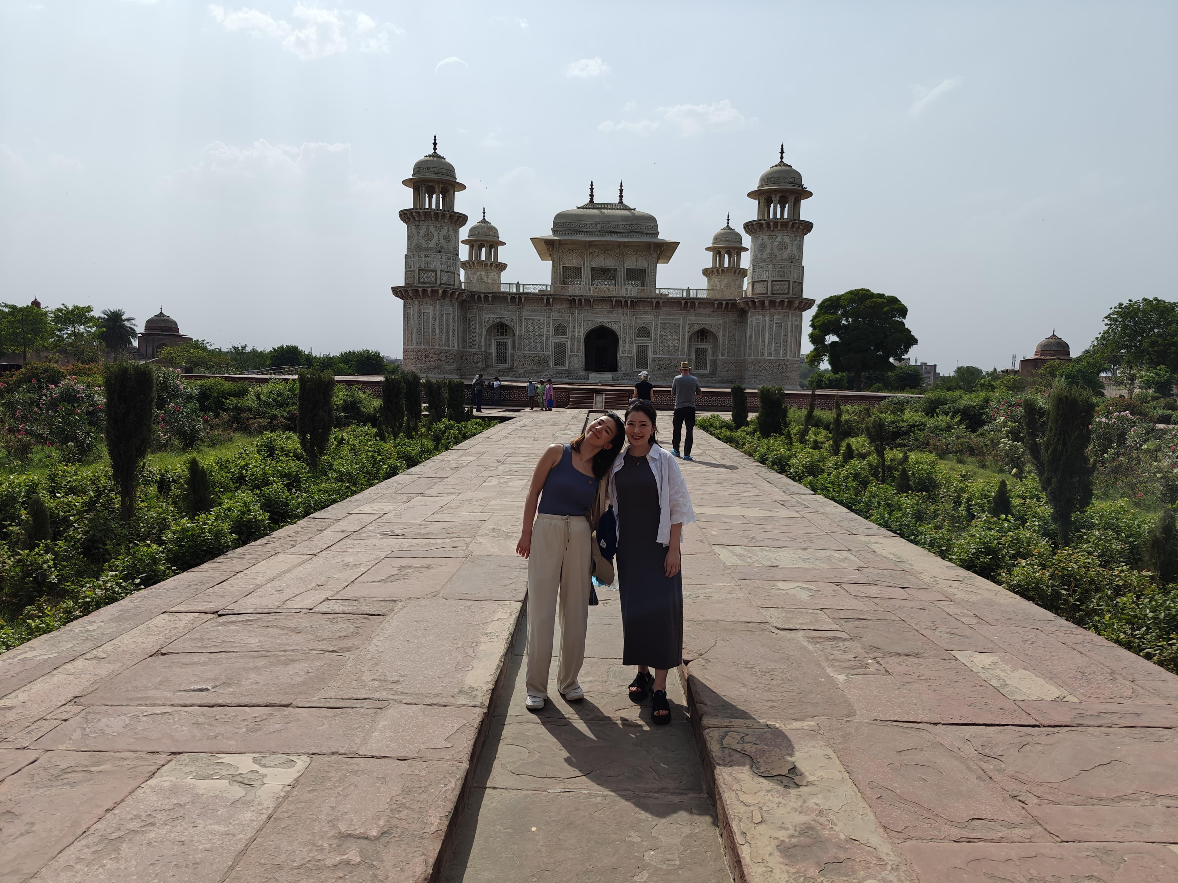 Delhi Airport Layover: Private Taj Mahal & Agra Fort Day Tour