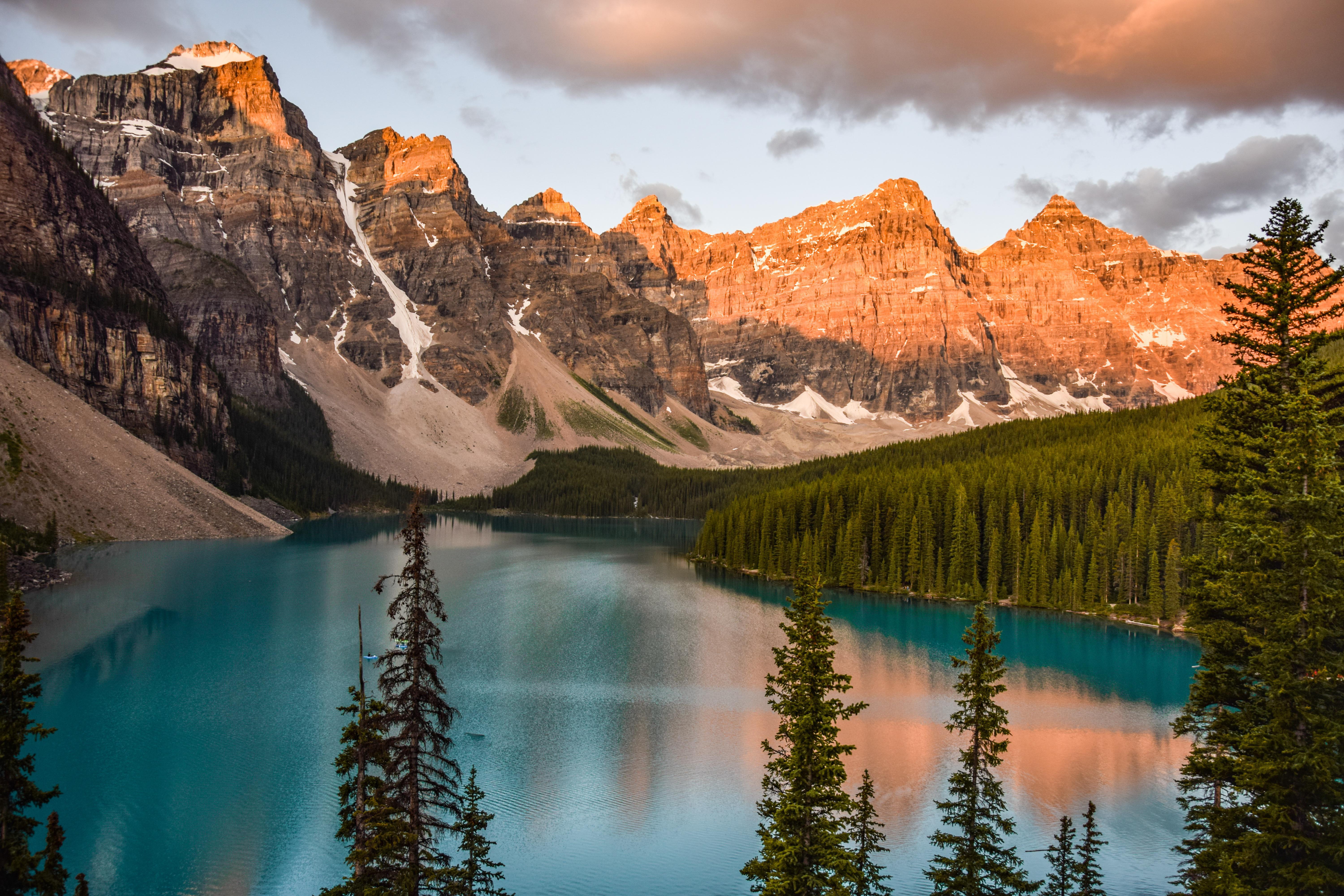 Moraine & Lake Louise Luxury Small-Group Tour
