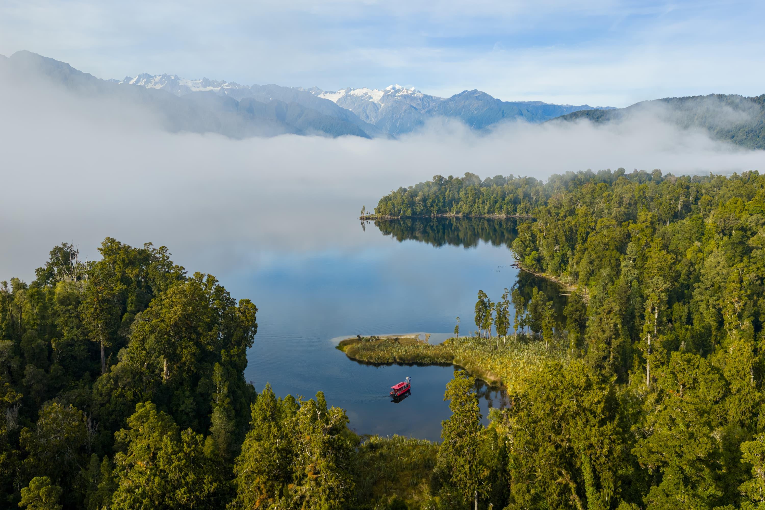 Franz Josef Glacier: 2-Hour Scenic Lake Mapourika Cruise
