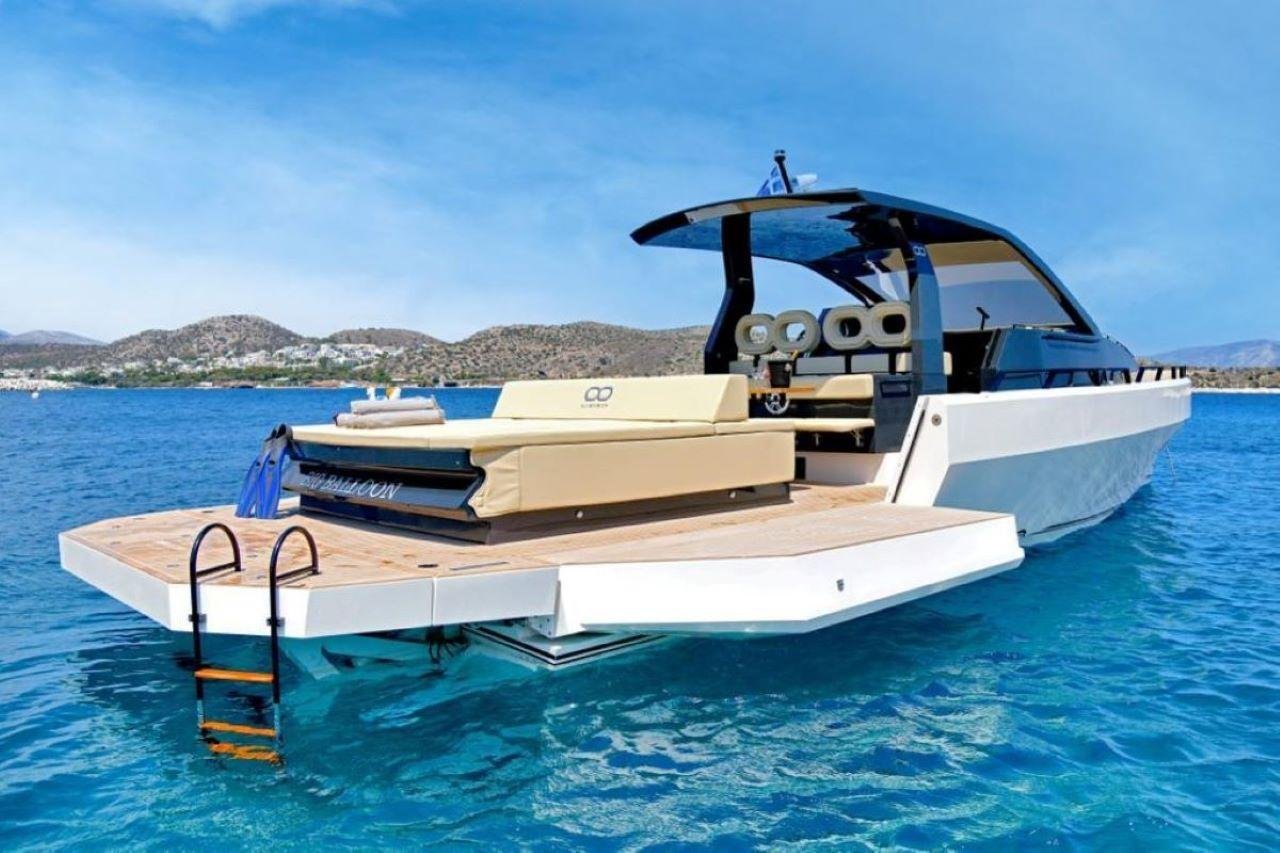 Milos: Luxury Motoryacht Cruise to Kleftiko