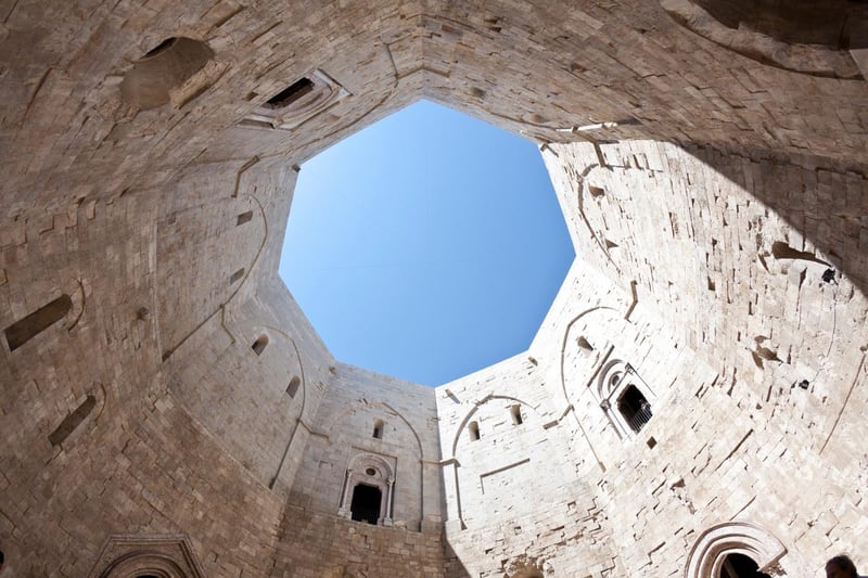 The octagonal courtyard seen from below