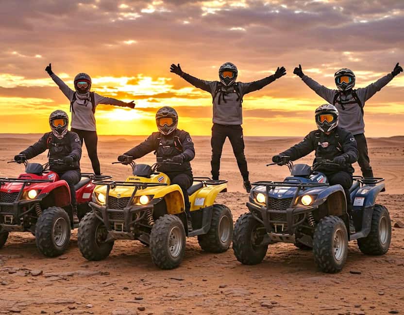 Quad au coucher du soleil dans le désert d’Agafay près de Marrakech