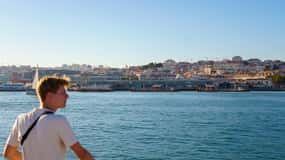 Lisbon Tagus River cruise with welcome drink