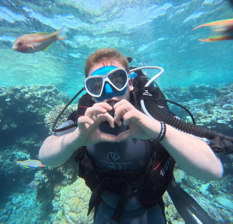 No Swimming Skills? You Can Still Try Scuba Diving in Hurghada (2026 Guide) 1 https://cdn.getyourguide.com/image/format%3Dauto%2Cfit%3Dcrop%2Cgravity%3Dauto%2Cquality%3D60%2Cwidth%3D375%2Cheight%3D360%2Cdpr%3D2/tour_img/55198fb6e79cd1513072e296590ba666ccad791e2c477d67b70bf5be6874b69c.jpg
