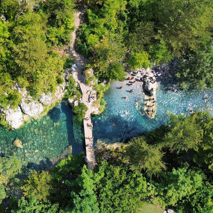 Clear turquoise mountain water near Nderlysa