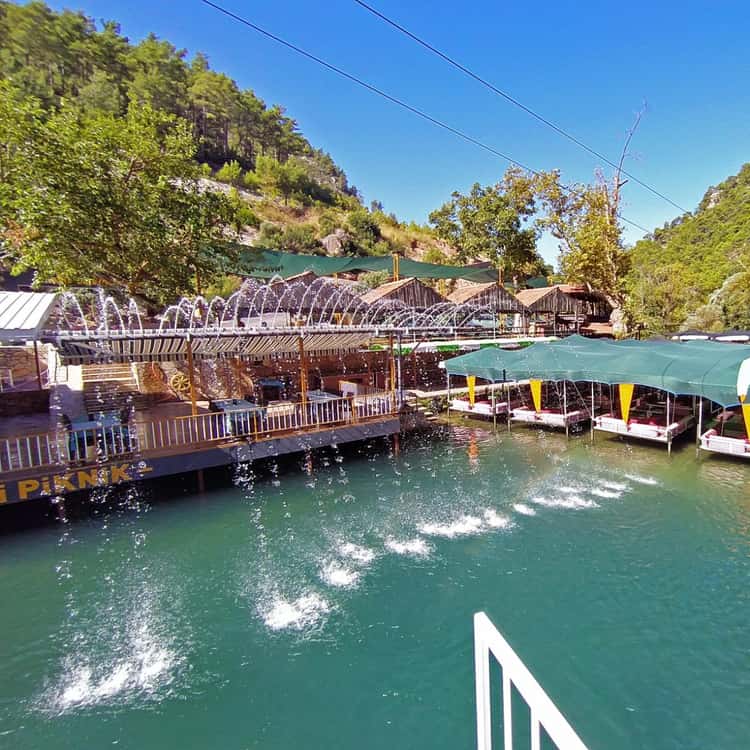 https://cdn.getyourguide.com/image/format%3Dauto%2Cfit%3Dcrop%2Cgravity%3Dauto%2Cquality%3D60%2Cwidth%3D375%2Cheight%3D375%2Cdpr%3D2/tour_img/eaf4fa3fe65abfcdc0e7a2e227cd5041a6715a83bdf2a9ccfbf9b56712e88b66.jpeg