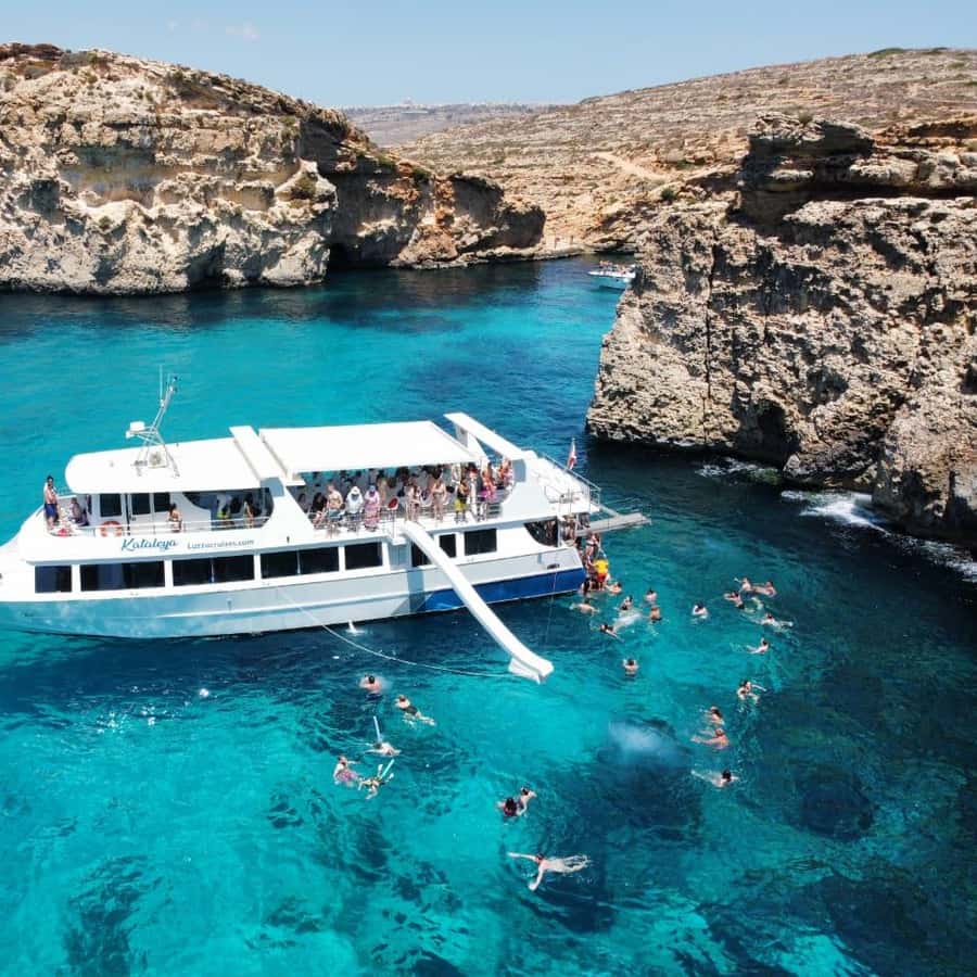 https://cdn.getyourguide.com/image/format%3Dauto%2Cfit%3Dcrop%2Cgravity%3Dauto%2Cquality%3D60%2Cwidth%3D450%2Cheight%3D450%2Cdpr%3D2/tour_img/3215448a66a48d074fcced28dbb511999613a1fc6053bba9fdc88c17eb154374.jpg