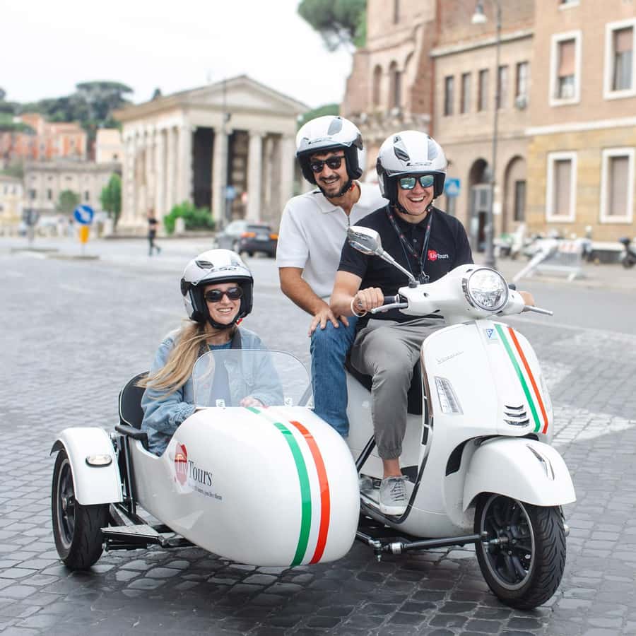 Traverser Rome en Vespa side-car avec un guide à Rome