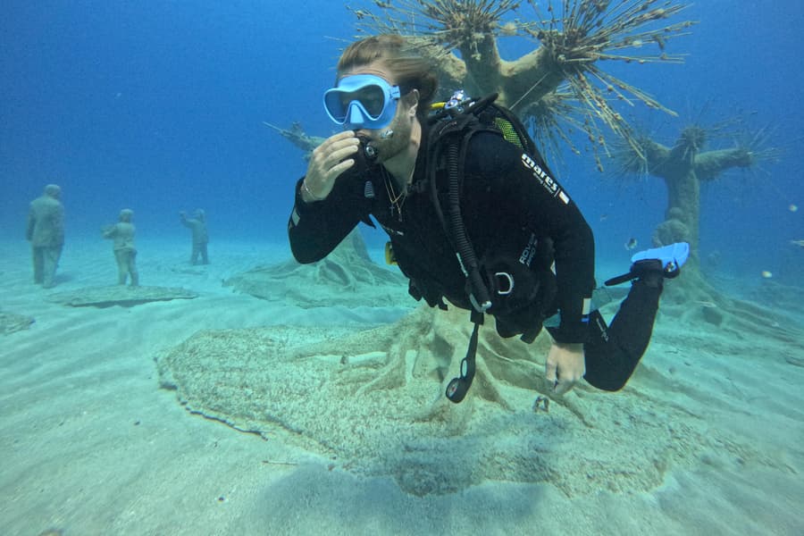 Beginner dive at the MUSAN underwater museum