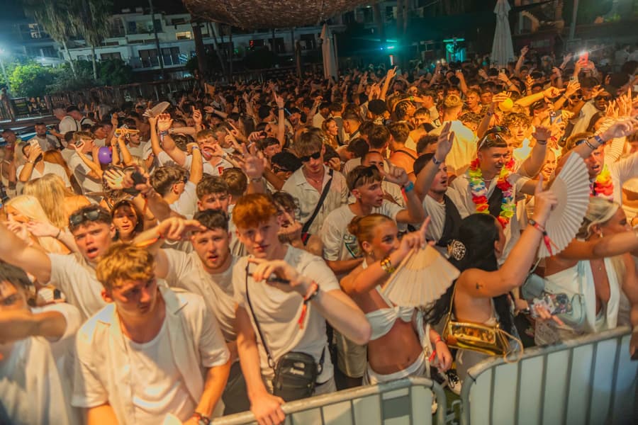 Agenda White Party at Aqua Club