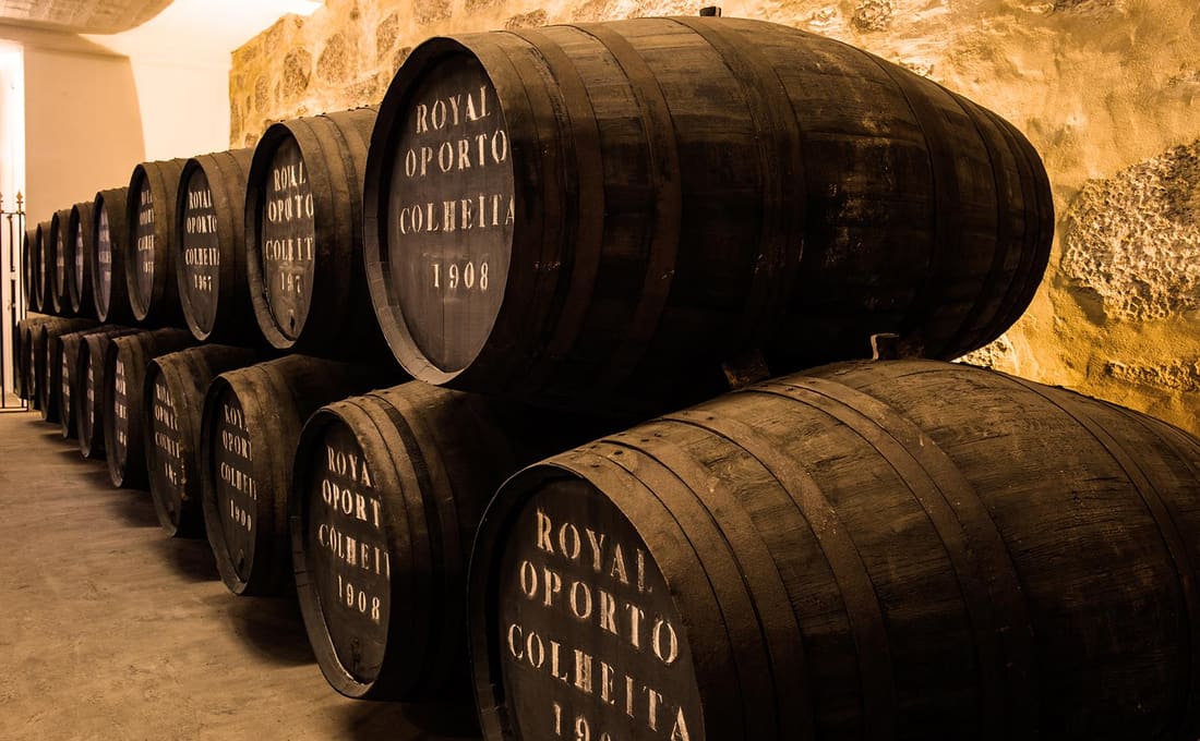 Caves e garrafas históricas da Real Companhia Velha