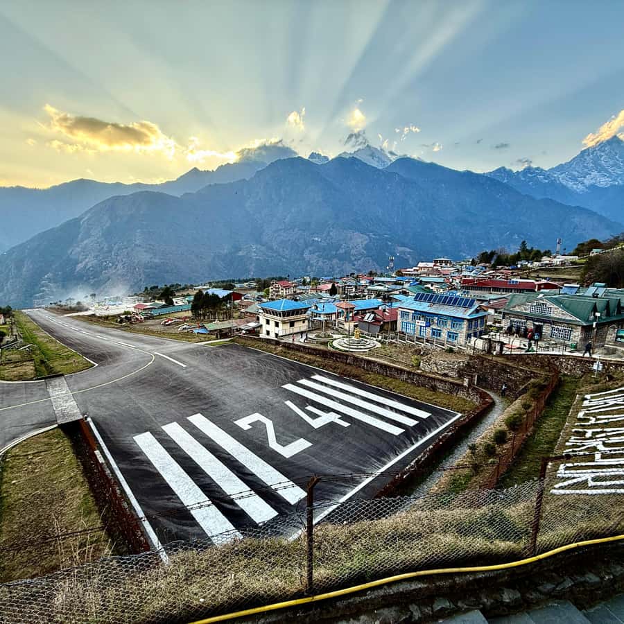 https://cdn.getyourguide.com/image/format%3Dauto%2Cfit%3Dcrop%2Cgravity%3Dcenter%2Cquality%3D60%2Cwidth%3D450%2Cheight%3D450%2Cdpr%3D2/tour_img/106e8b427d8e3b0fdcc2818ed8d8e21cf4b976a8989ee3e3853037e1248e775d.jpeg