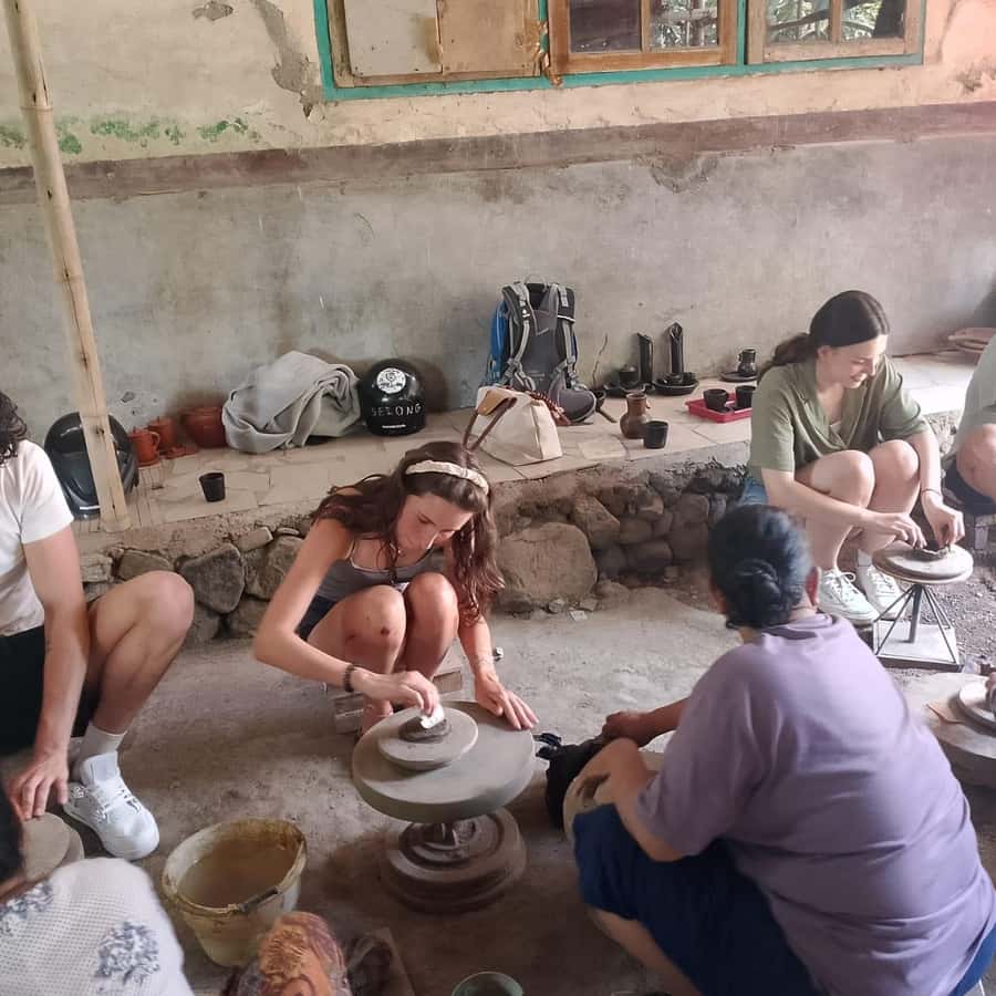https://cdn.getyourguide.com/image/format%3Dauto%2Cfit%3Dcrop%2Cgravity%3Dcenter%2Cquality%3D60%2Cwidth%3D450%2Cheight%3D450%2Cdpr%3D2/tour_img/3e4704db6dab61e246d9c42a0e4940054cceb27cfd5c5b2efe07868f0a7032cc.jpg