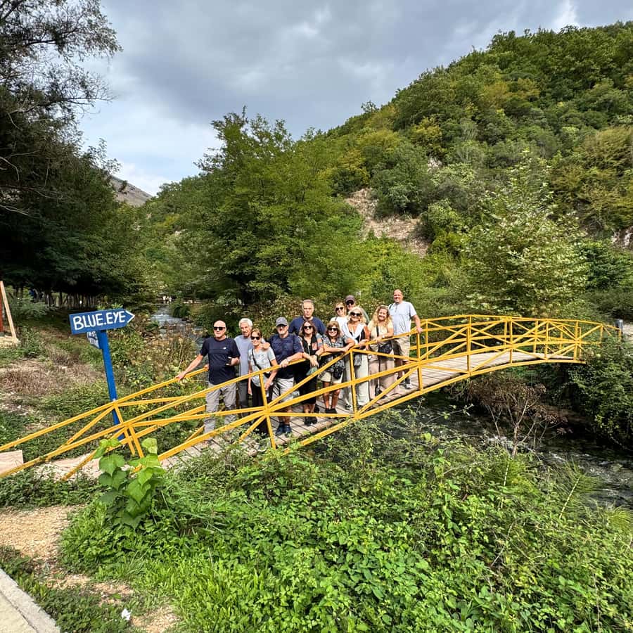 Occhio Blu e castello di Lekursi — Saranda, Albania