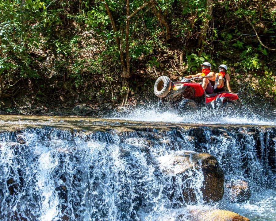 https://cdn.getyourguide.com/image/format%3Dauto%2Cfit%3Dcrop%2Cgravity%3Dcenter%2Cquality%3D60%2Cwidth%3D450%2Cheight%3D450%2Cdpr%3D2/tour_img/f9ed423a15092e6cda2d853acf1c8168bfe30a1c4cbe16bcb459c4a080b56ce8.jpg