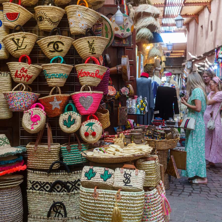 https://cdn.getyourguide.com/image/format%3Dauto%2Cfit%3Dcrop%2Cgravity%3Dcenter%2Cquality%3D60%2Cwidth%3D450%2Cheight%3D450%2Cdpr%3D2/tour_img/fdce0dac0ec4d12603e0e7e2e3d8aeca08a927e96d6f66f608e1cc8a0fb95f93.jpg