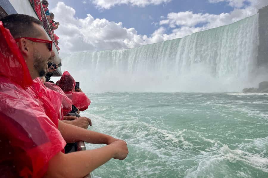 Toronto: Niagara Falls Day Tour + Boat & Behind Falls Entry