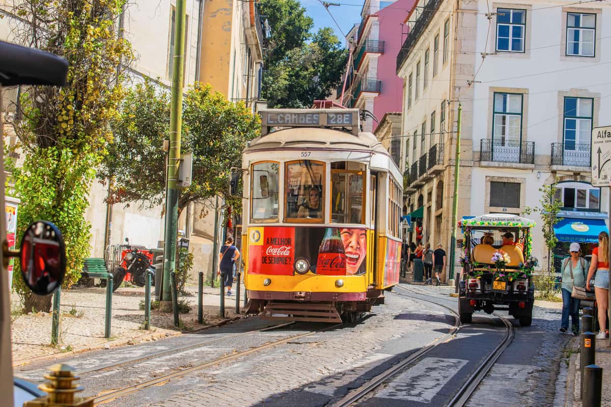 Lisbon: Alfama & Baixa Guided Tour — 1