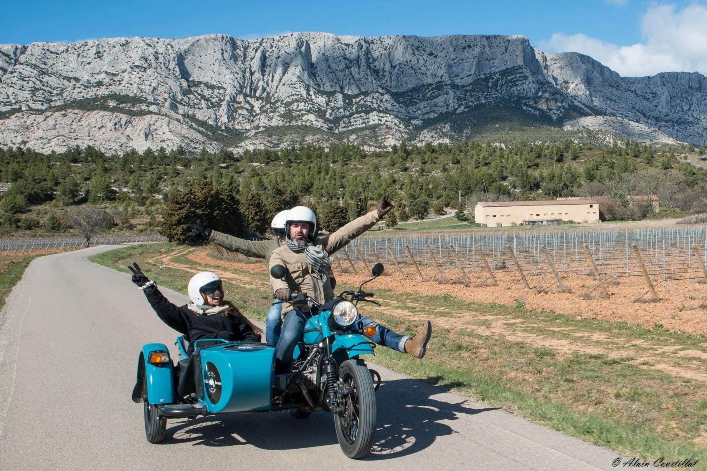 Depuis Aix-en-Provence : 1 heure d'excursion en side-car