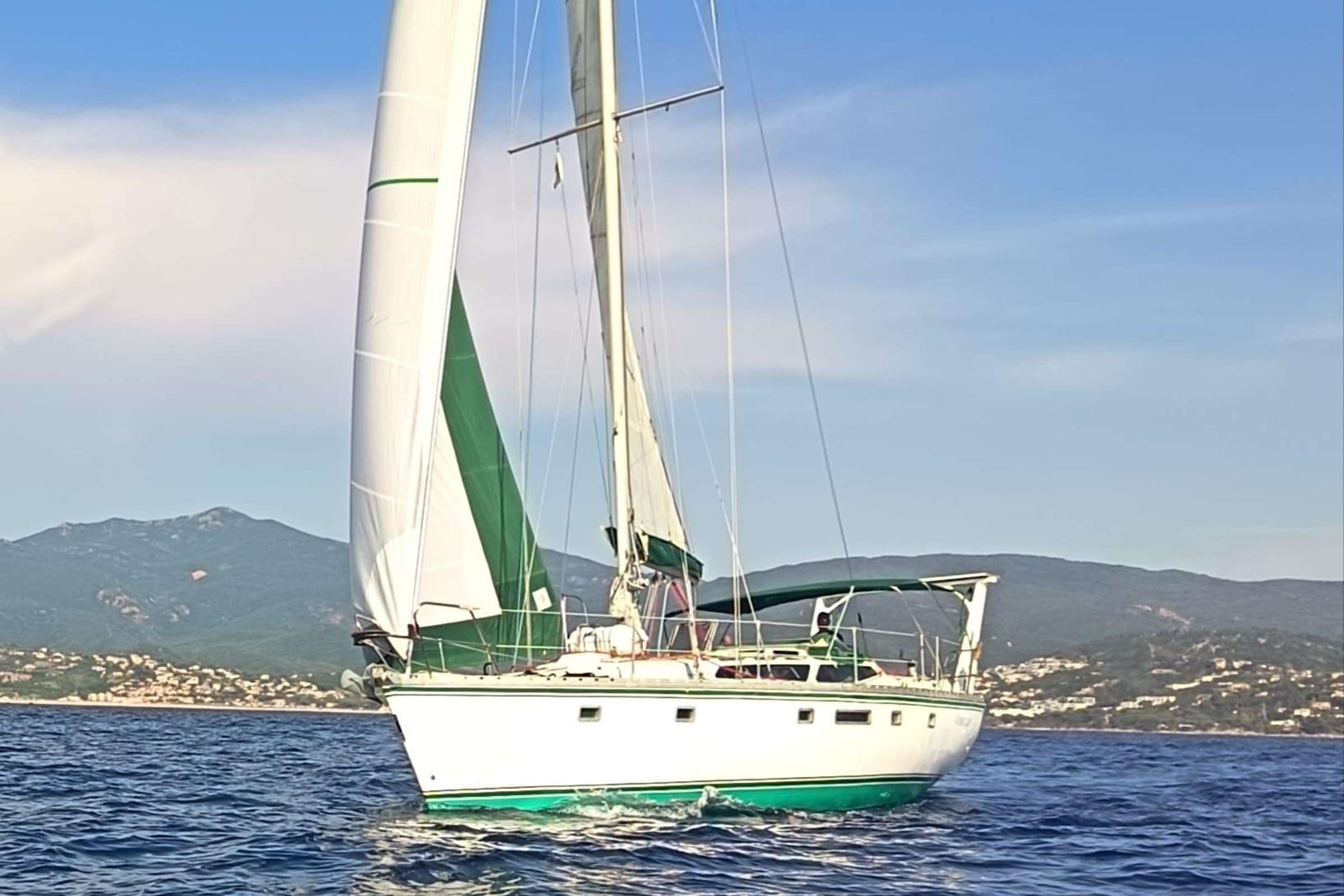 Croisière dans le golfe d'ajaccio sur voilier habitable/3 Heures