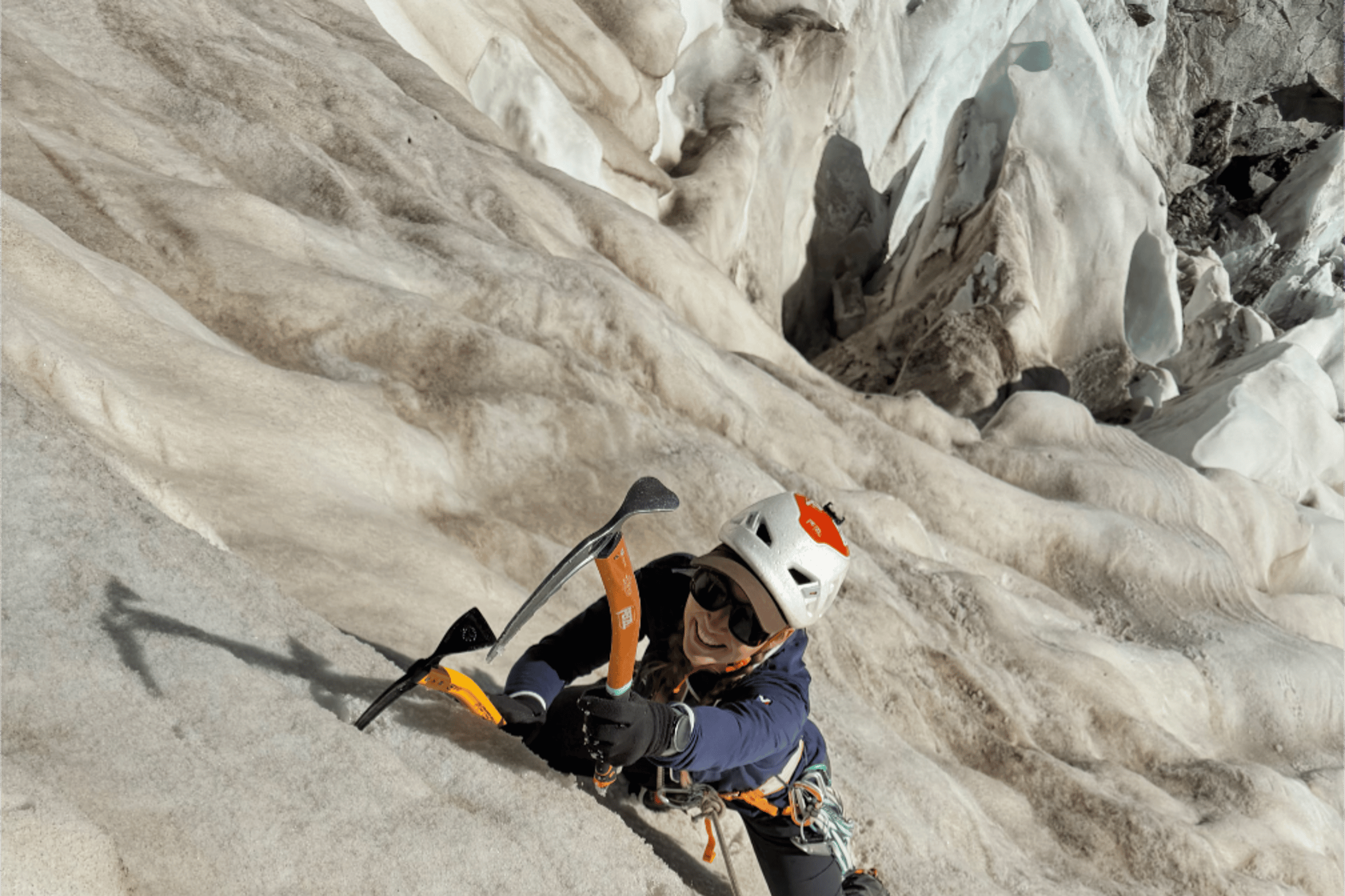 Initiation à l'escalade sur glace à Chamonix sur la Mer de Glace