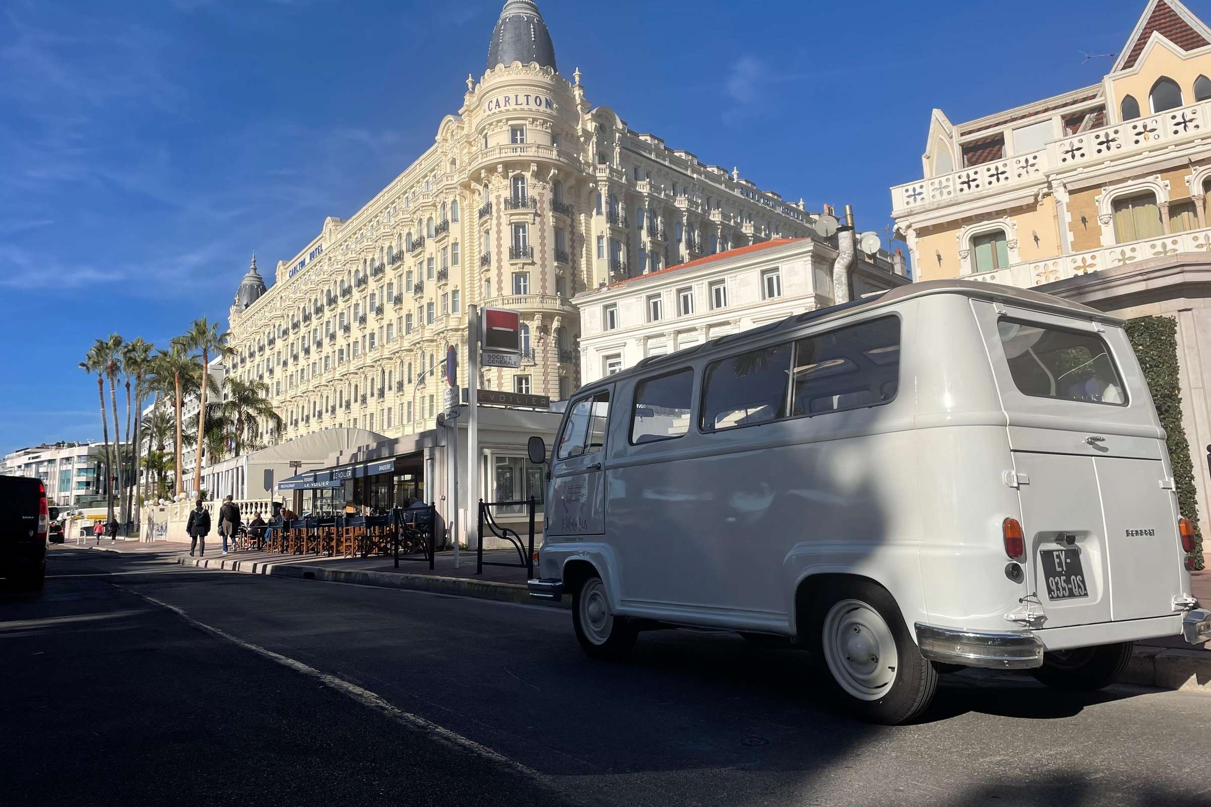 Cannes : visite de la ville en bus vintage