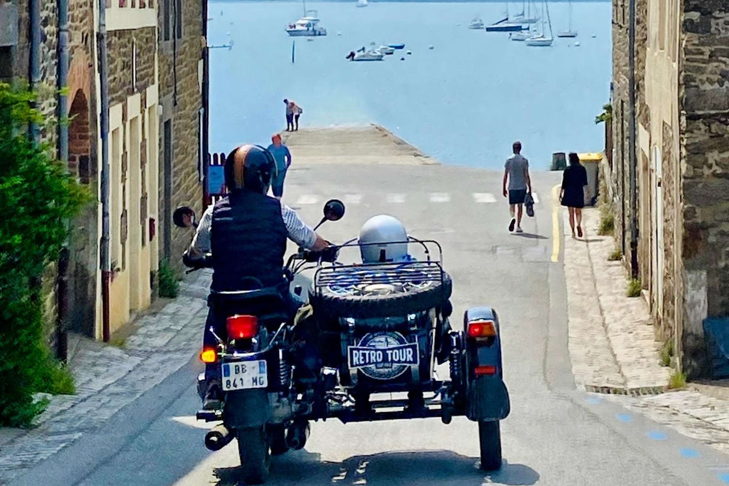 Saint Suliac depuis Saint Malo en sidecar vintage avec chauffeur