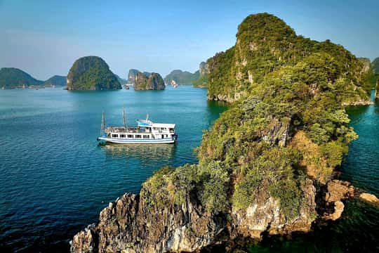 Featured tour with 60 reviews: Halong Bay: Day Cruise with Caves, Kayaking & Sunset Party