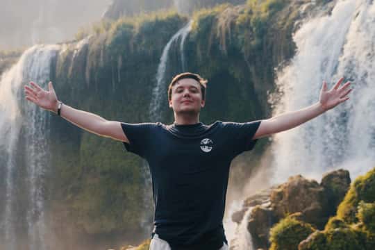 Average tour price for Ban Gioc Waterfall in Vietnam around 162 USD Average tour price for Ban Gioc Waterfall in Vietnam around 162 USD