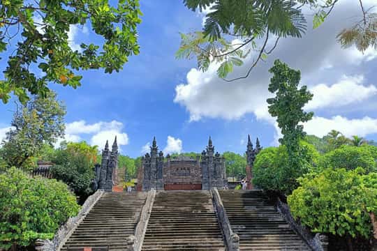 Royal Tombs Private Tour with 3 Best Tombs & Pagoda