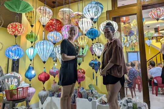 The Lantern Lady: Traditional Lantern Class in Old Town
