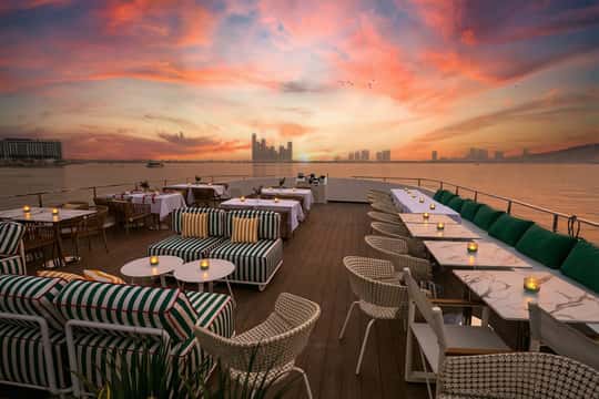 Romantic Dinner On Private Yacht T652868 — photo 9
