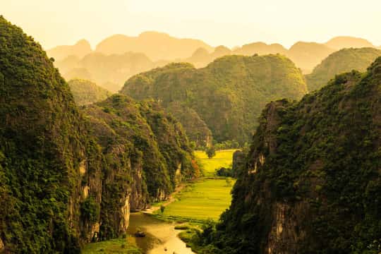 Luxury Tour: 2-Day Ninh Binh Tour with Accommodation & Meals