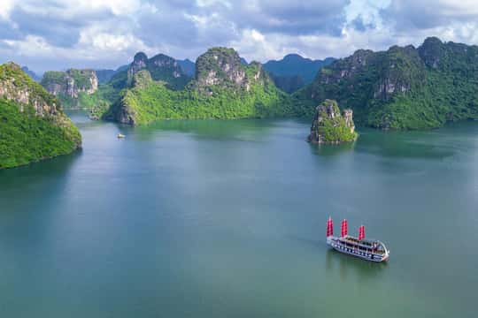 Duration range for Bai Tu Long Bay in Vietnam from 2 hours to 12 hours Duration range for Bai Tu Long Bay in Vietnam from 2 hours to 12 hours