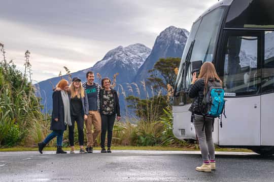 Milford Sound Coach- und Kreuzfahrtaktivitätsszene